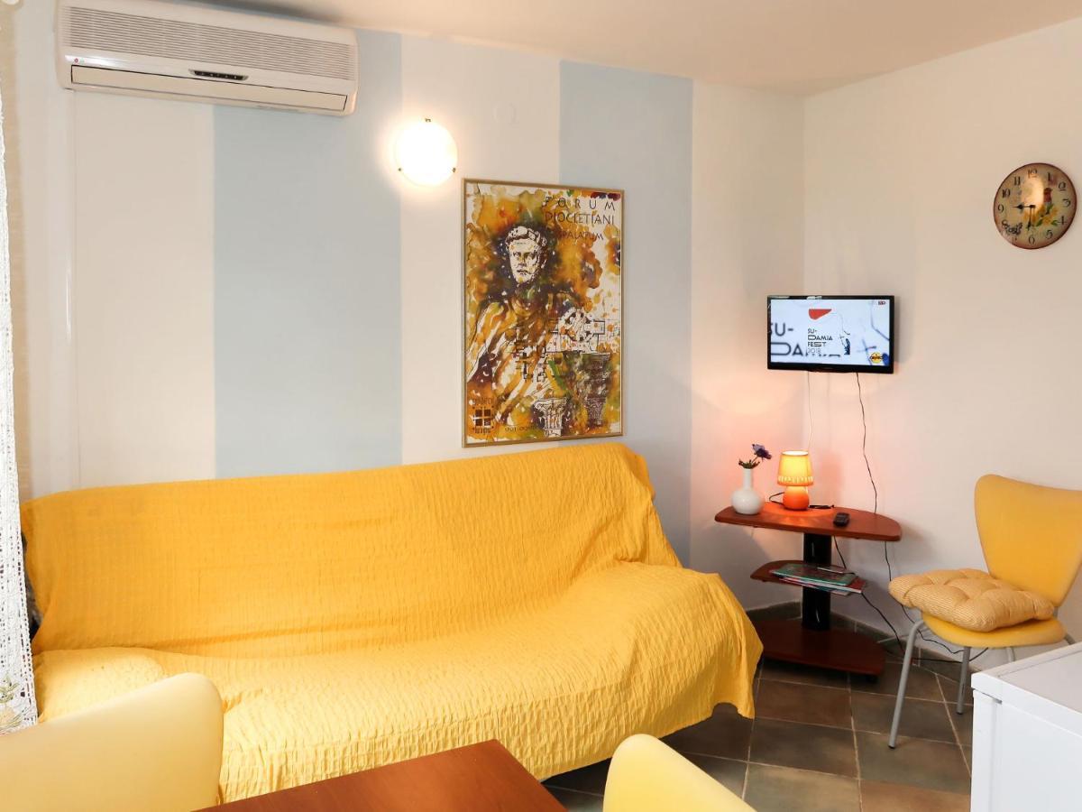 Holiday Home Garden Apartment - Brc650 By Interhome Sumartin Exterior foto