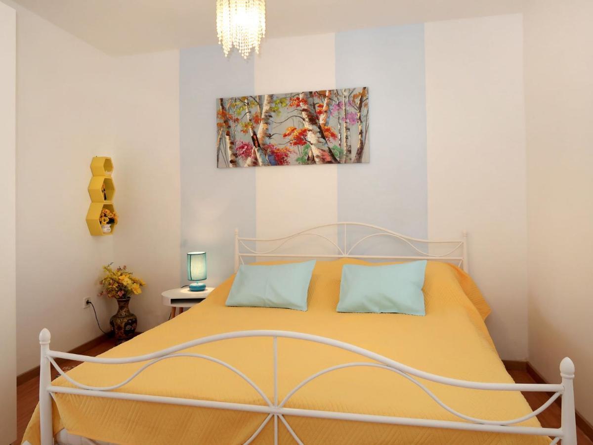 Holiday Home Garden Apartment - Brc650 By Interhome Sumartin Exterior foto